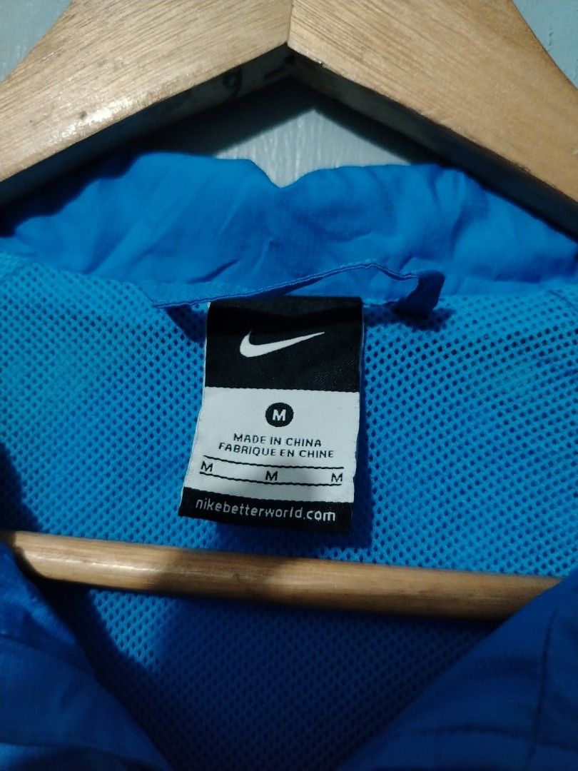 Nike Windbreaker (Category: Coats, Jackets and Outerwear) located in Bocaue. Submitted by adrianberi35876 (Listing ID 1467788838, Image 3). Description: Nike Width:22 Length:27.4 Exellent Condition Issue:minimal scratch 📩 📩 📩.
