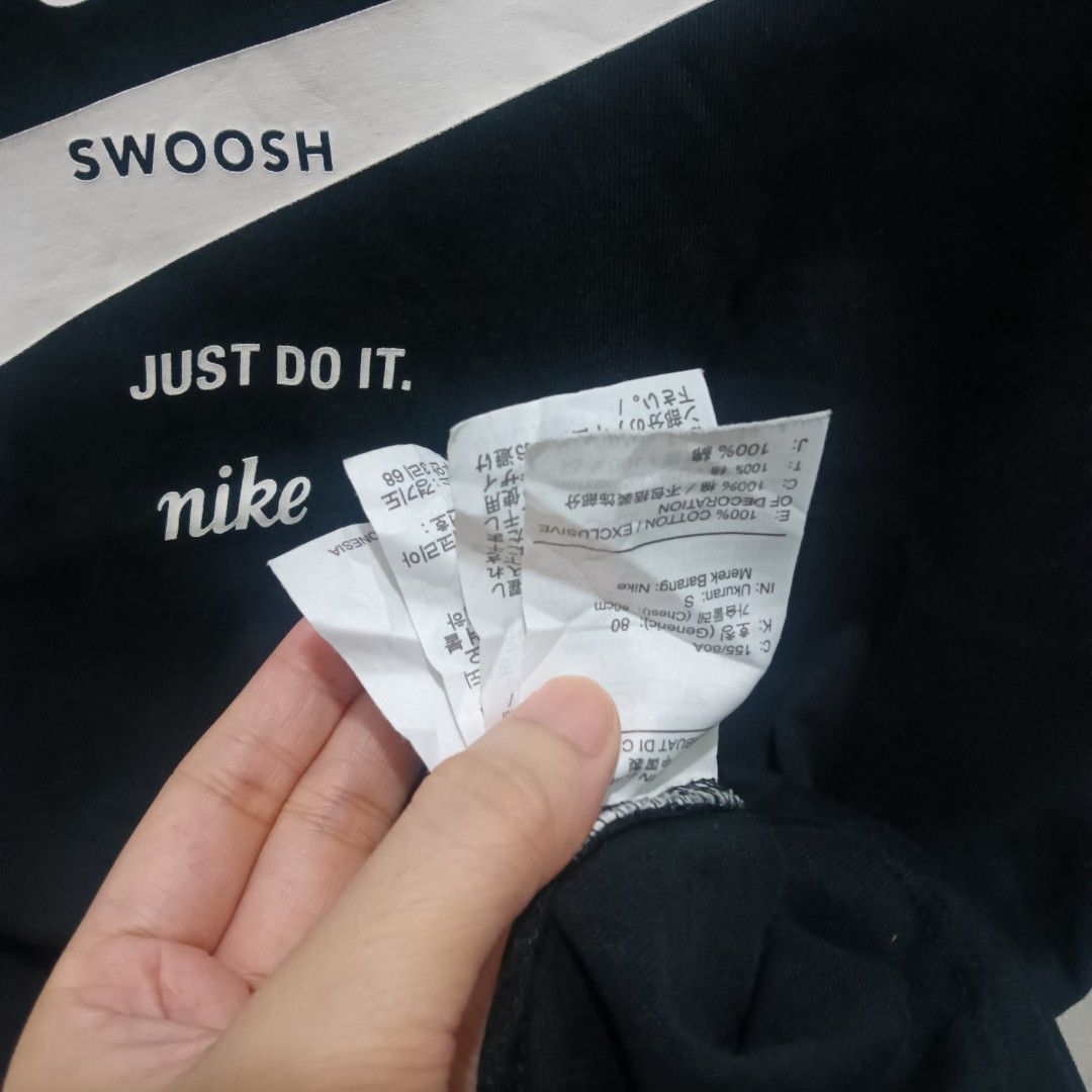 NIKE Women's Shirt (Category: Shirts) located in Caloocan City. Submitted by jaychingsss (Listing ID 1467755521, Image 3). Description: Nike Women's Shirt - 250 21x23 Color Rate: 9.5/10 Complete Tags No issue NEED WASH.