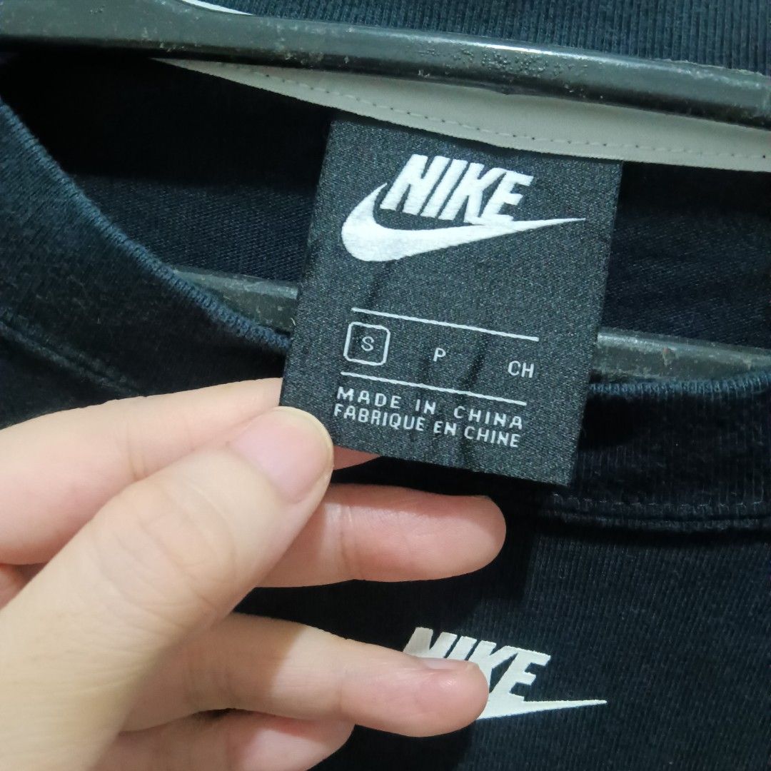 NIKE Women's Shirt (Category: Shirts) located in Caloocan City. Submitted by jaychingsss (Listing ID 1467755521, Image 2). Description: Nike Women's Shirt - 250 21x23 Color Rate: 9.5/10 Complete Tags No issue NEED WASH.