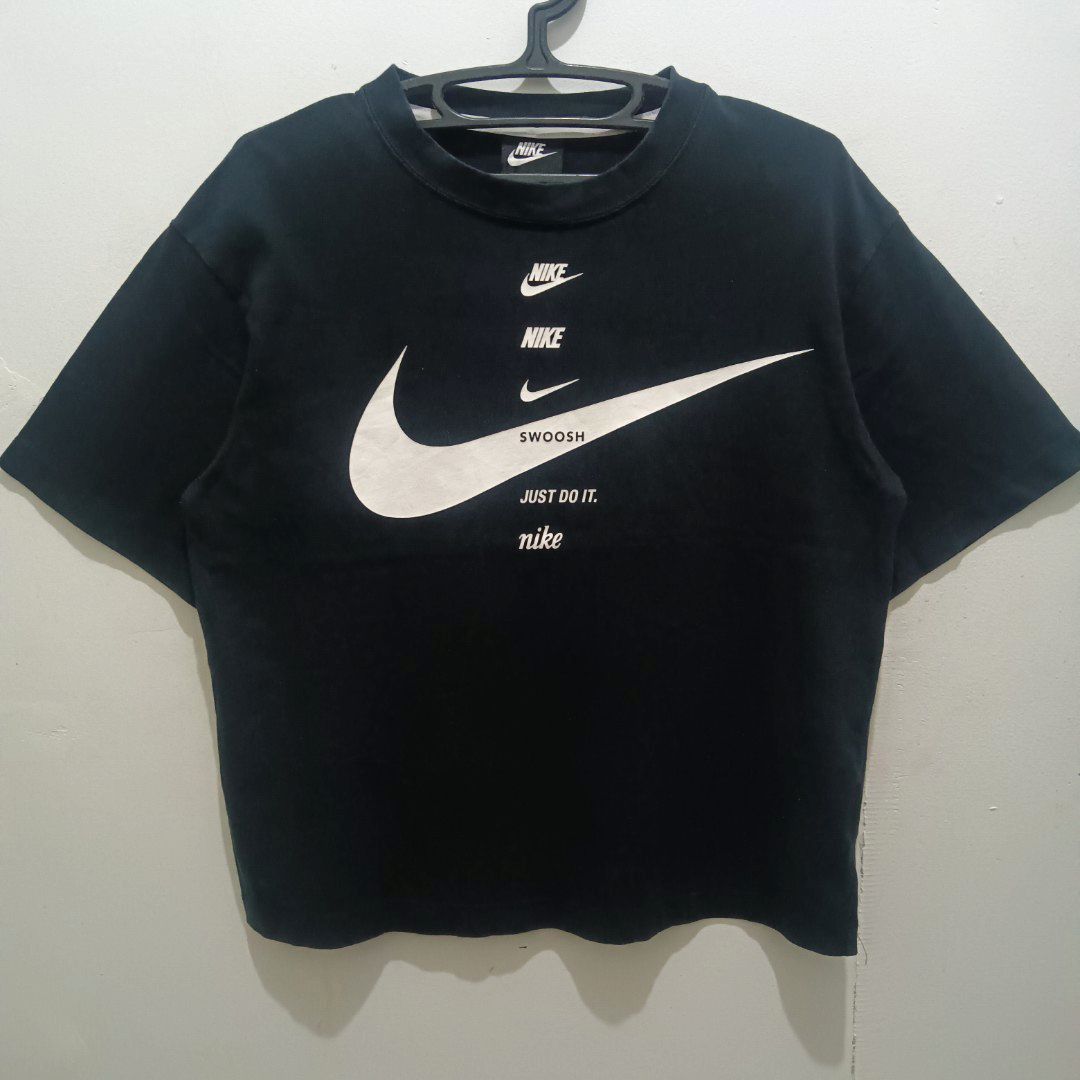 NIKE Women's Shirt (Category: Shirts) located in Caloocan City. Submitted by jaychingsss (Listing ID 1467755521, Image 1). Description: Nike Women's Shirt - 250 21x23 Color Rate: 9.5/10 Complete Tags No issue NEED WASH.