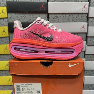 (Category: ) located in . Submitted by pickplanet_sneaker_shirt (Listing ID 1467701713, Image 1). Description: .