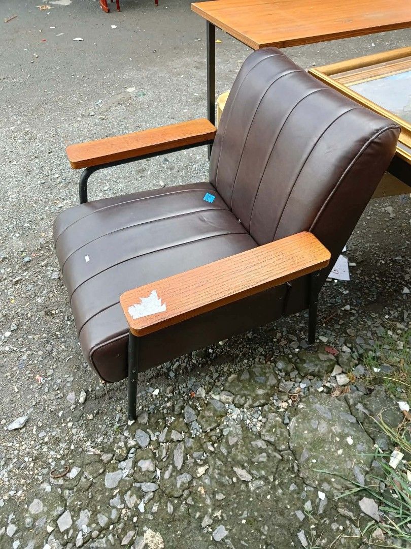 Nitori N-Shield sofa chair (Category: Chairs) located in Taguig. Submitted by nippon.toki (Listing ID 1467828175, Image 2). Description: Please read! For sure buyer only! NO COD/COP No reservation The items will be sold to the first payer w/o prior notice. Verbal reservations are not acceptable. Note: All items are vintage. Please manage your expectations accordingly. G cash payment. Shipping via Lalamove Metro Manila. For province: J and T Shipp