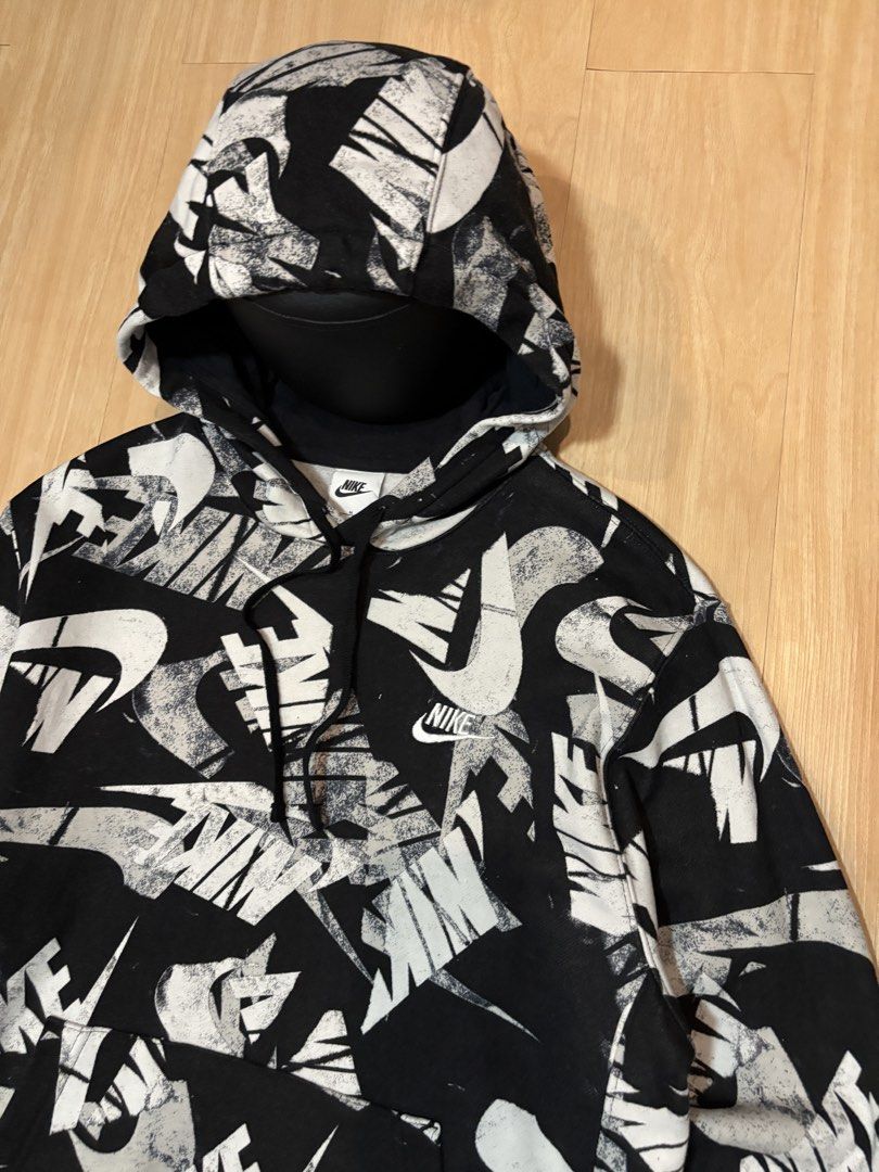 N!ke Graphic AOP Hoodie Jacket (Category: Coats, Jackets and Outerwear) located in Quezon City. Submitted by callelistothriftshop (Listing ID 1467722625, Image 2). Description: 🔥CL - 6427 | N!ke Graphic AOP Hoodie Jacket 🔥 💸 PRICE: ₱ 1280 + Shipping Fee ➡️ DIMENSION: 23”W x 27”L ➡️ SIZE ON TAG: Medium ➡️ BEST FIT: Large ➡️ COLOR: Black, Gray White ✨ CONDITION: Excellent Used Condition ‼️.