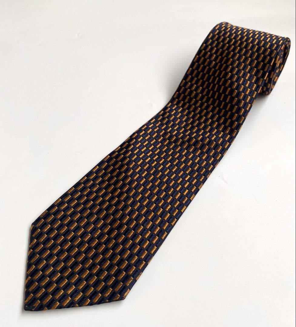 Nouvalle Vogue Made in Japan Pattern Silk Tie (Category: Ties) located in Makati City. Submitted by thelastwizardofthecentury (Listing ID 1467620860, Image 1). Description: Nouvalle Vogue Made in Japan Pattern Silk Tie Color: Orange / Navy Condition: Excellent Condition Price: P680 + SF Actual Measurement Width at widest: 3.5 inch Dm to purchase & inquiries 📩 Thanks Admin!.