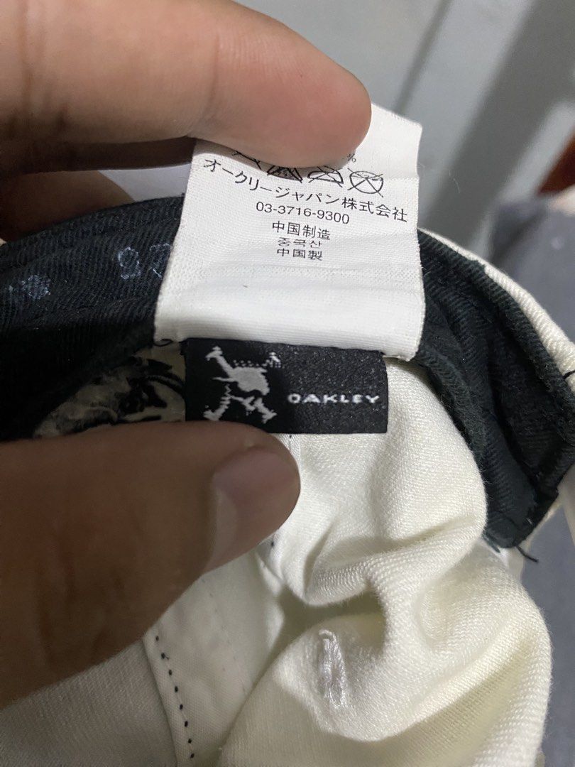 Oakley (Category: Caps & Hats) located in Cebu City. Submitted by rustyyyyy. (Listing ID 1467655881, Image 3). Description: Good condition Need wash.