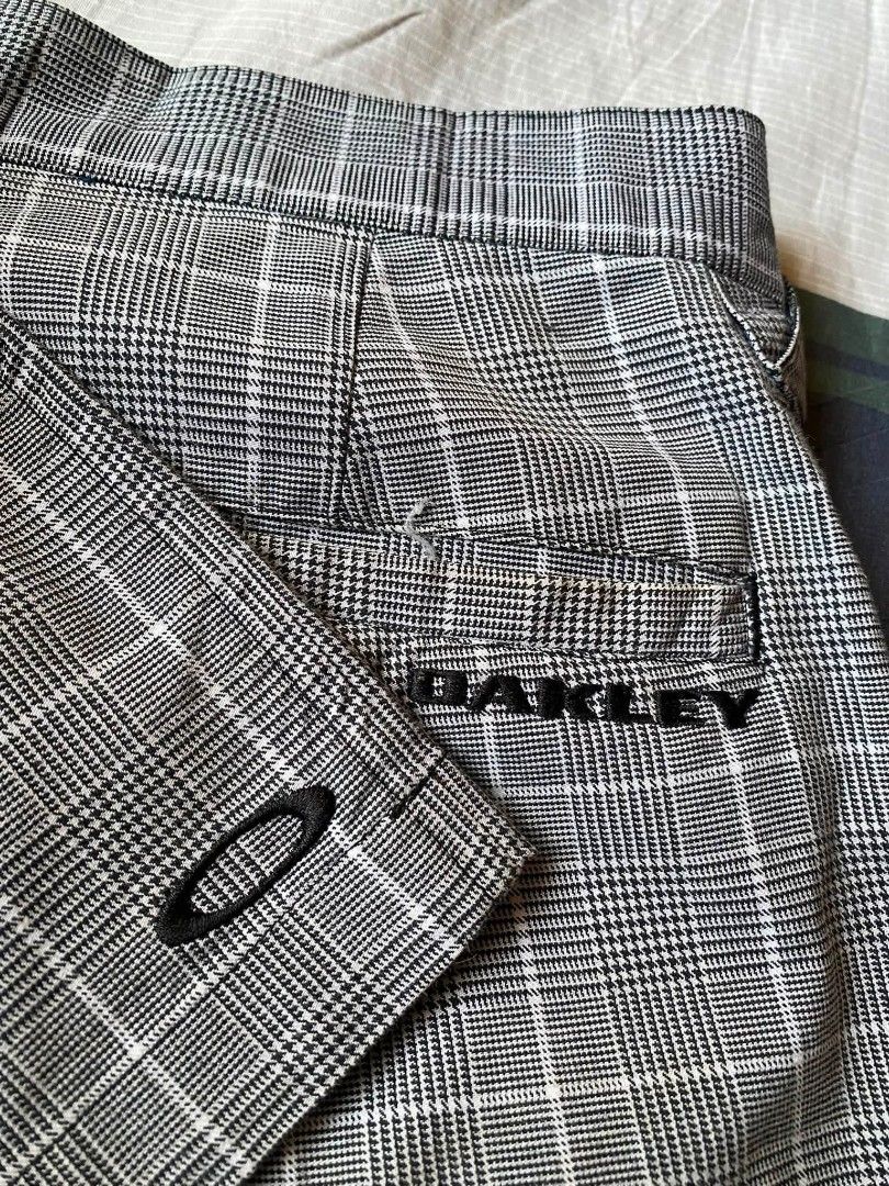 Oakley Archive Circle Symbol Check Short (Category: Shorts) located in Moalboal. Submitted by ru_dz (Listing ID 1467745401, Image 2). Description: For Sale‼️ ‎ Oakley Archive Circle Symbol Check Short‼️ ‎ ‎Excellent Condition 9.5/10 Color rate & Smooth Condition ‎ ‎Size: 32 on Tag ‎ ‎L-22 ‎W- 32 ‎ ‎Issue: ❌❌❌ ‎ ‎Dm📥📥📥.