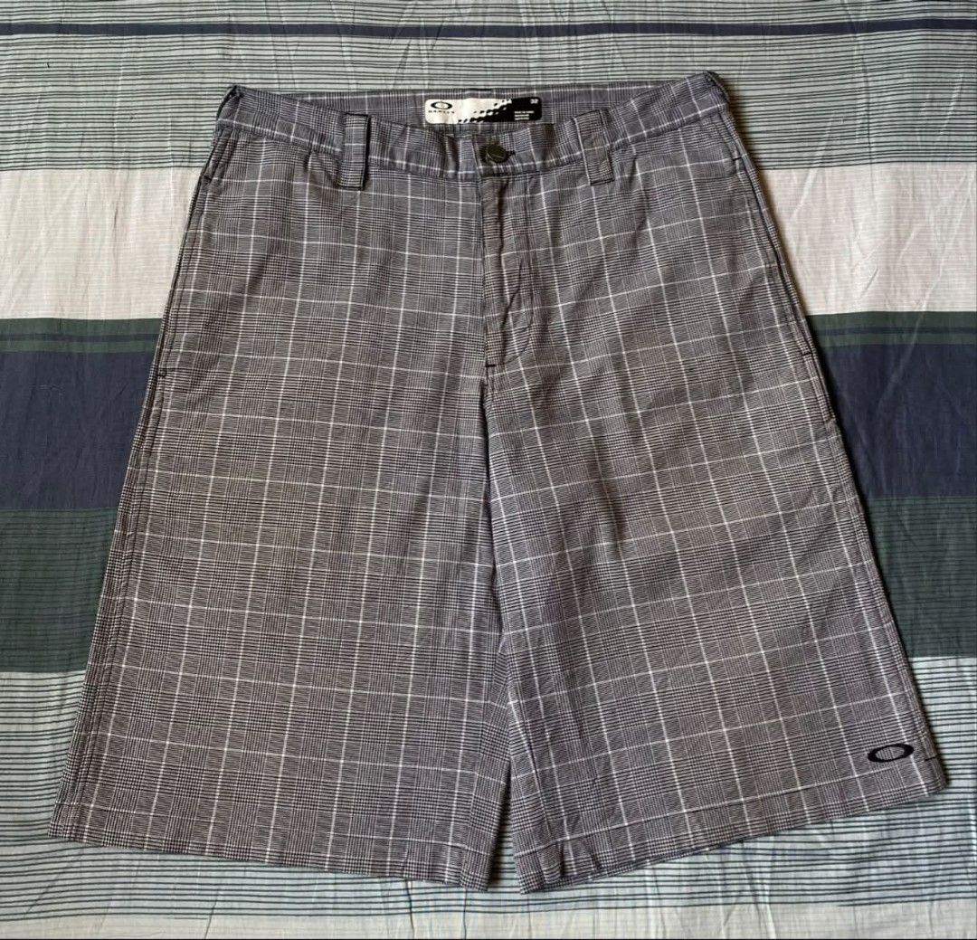 Oakley Archive Circle Symbol Check Short (Category: Shorts) located in Moalboal. Submitted by ru_dz (Listing ID 1467745401, Image 3). Description: For Sale‼️ ‎ Oakley Archive Circle Symbol Check Short‼️ ‎ ‎Excellent Condition 9.5/10 Color rate & Smooth Condition ‎ ‎Size: 32 on Tag ‎ ‎L-22 ‎W- 32 ‎ ‎Issue: ❌❌❌ ‎ ‎Dm📥📥📥.