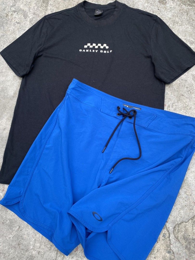 OAKLEY GOLF PACK (Category: Sets & Coordinates) located in Manila. Submitted by lunaras_declutter (Listing ID 1467715870, Image 2). Description: 1500 FOR BOTH LARGE GOOD AS NEW CONDITION 9.9 BOTH COLOR RATE NO ISSUE.
