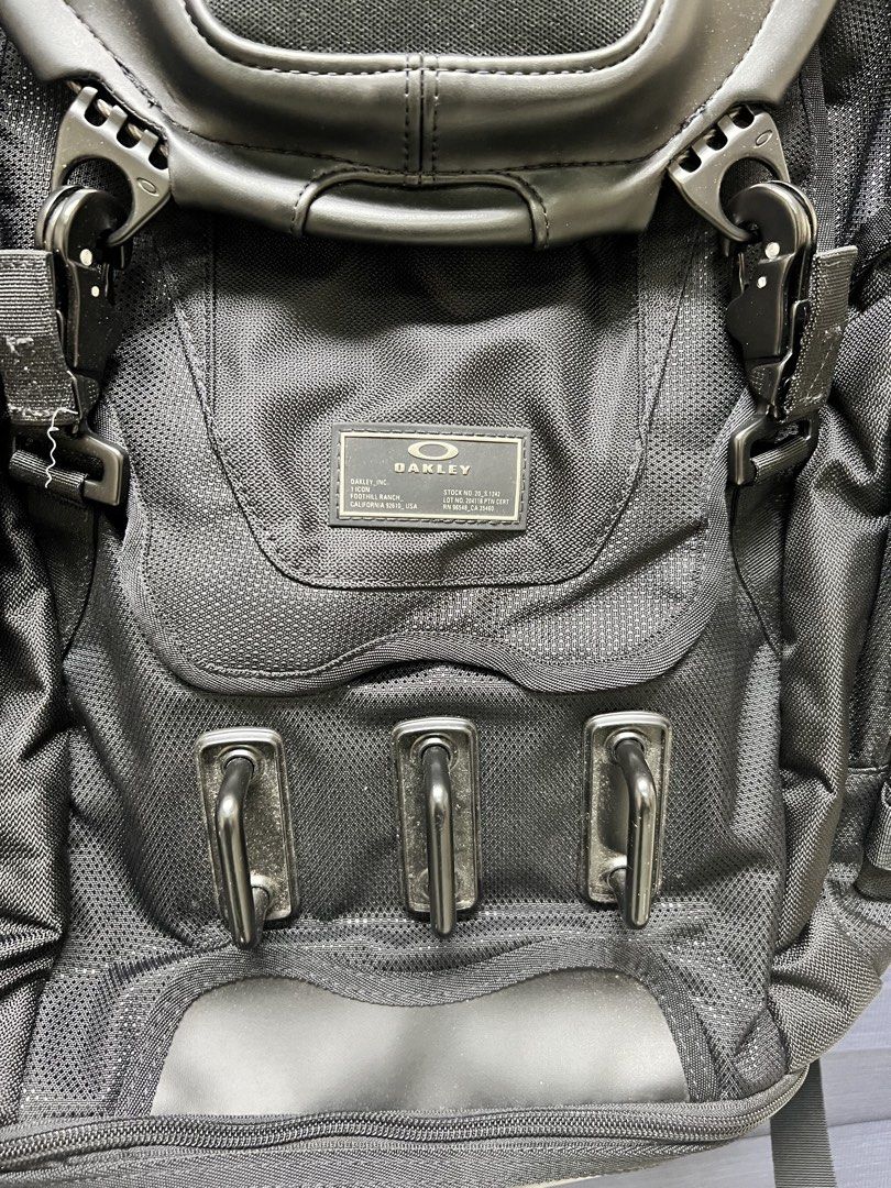 Oakley Icon Backpack Black (Category: Backpacks) located in Ozamiz City. Submitted by jjdewmz (Listing ID 1467658664, Image 3). Description: - Brand: Oakley Icon Backpack - Color: Classic Black - Build: Rugged utility design with solid, heavy-duty hardware and molded top handle - Storage: Spacious main compartment with geometric interior lining and front pocket with branded patch - Exterior: Multiple external utility straps for extra gear - Comfo