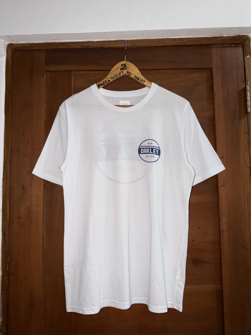 OAKLEY TSHIRT (Category: Activewear) located in Manila. Submitted by triptothrift7 (Listing ID 1467755569, Image 3). Description: message if you are interested! for fast transaction OAKLEY TSHIRT for only 899 size small to medium width 19.5 x 28 length no issue need wash only excellent condition color rate 9/10 authentic legit mode of payment gcash or bank transfer location Biñan laguna.