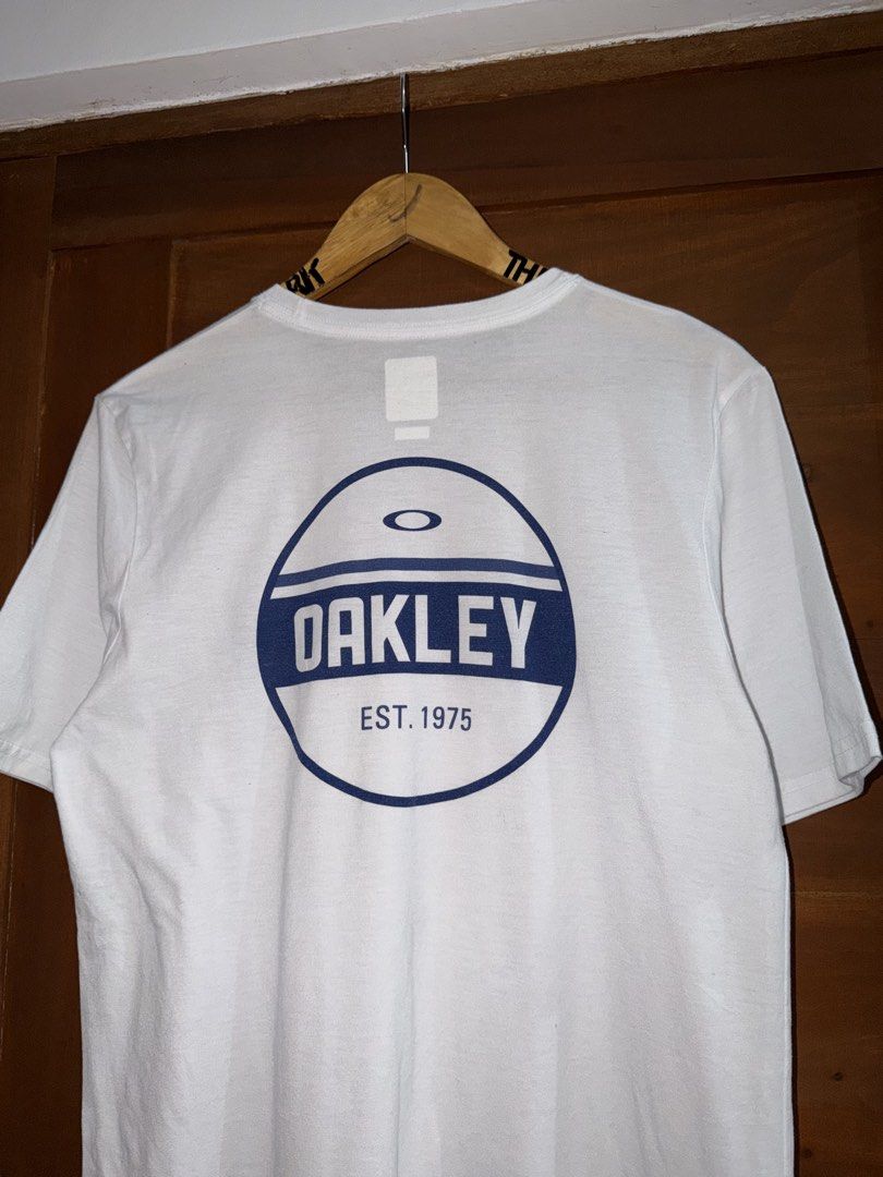 OAKLEY TSHIRT (Category: Activewear) located in Manila. Submitted by triptothrift7 (Listing ID 1467755569, Image 2). Description: message if you are interested! for fast transaction OAKLEY TSHIRT for only 899 size small to medium width 19.5 x 28 length no issue need wash only excellent condition color rate 9/10 authentic legit mode of payment gcash or bank transfer location Biñan laguna.