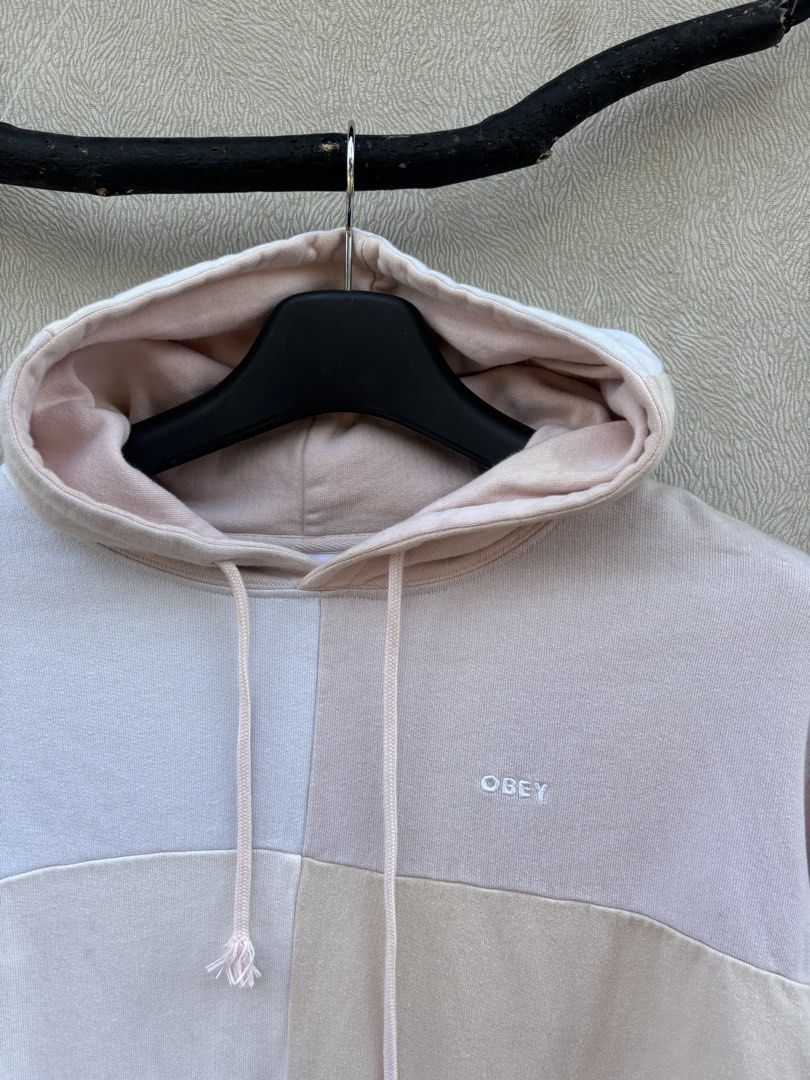 Obey Hoodie (Category: Coats, Jackets and Outerwear) located in Baybay. Submitted by thrift.ed2023 (Listing ID 1467645992, Image 2). Description: Obey Hoodie Mediu to Large 21x24 No Issue Need Wash Good as New.