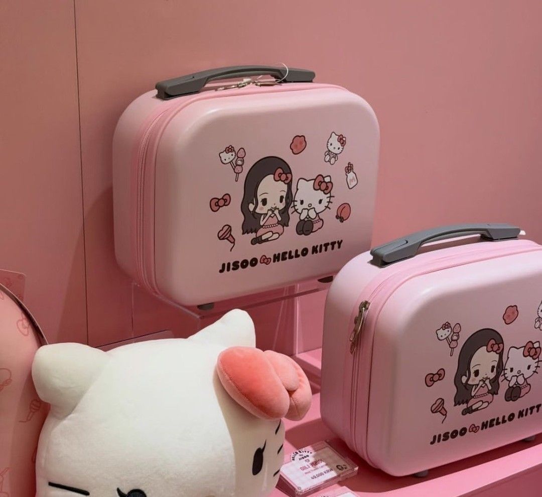 [OFFICIAL] JISOO X Hello Kitty Mini Carrier (Category: K-Wave Merchandise) located in Valenzuela. Submitted by hitorimaki (Listing ID 1467629405, Image 1). Description: .