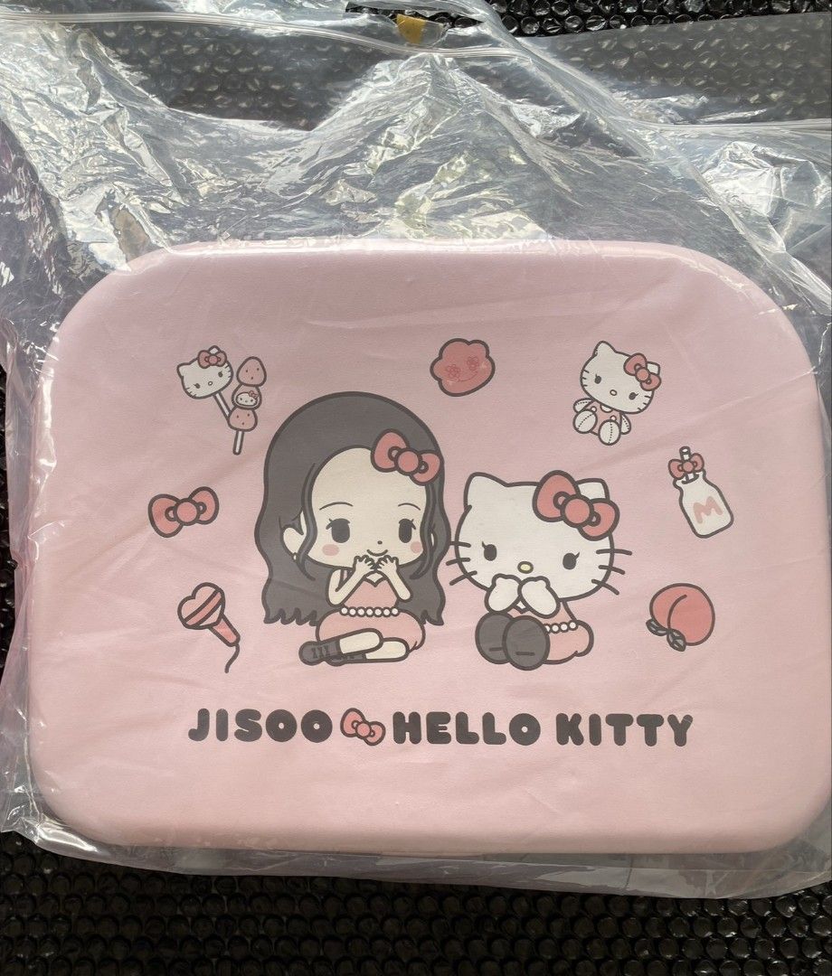 [OFFICIAL] JISOO X Hello Kitty Mini Carrier (Category: K-Wave Merchandise) located in Valenzuela. Submitted by hitorimaki (Listing ID 1467629405, Image 2). Description: .