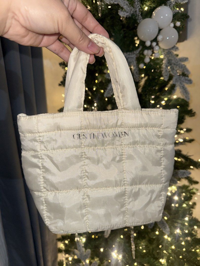 OG Gentlewoman HandBag (Category: Purses & Pouches) located in Antipolo. Submitted by marj_11 (Listing ID 1467834330, Image 2). Description: OG signs of usage preloved .