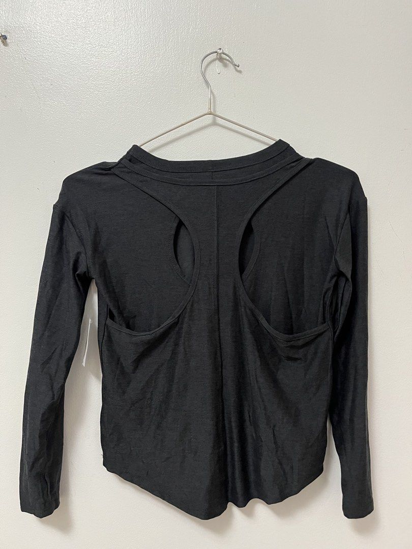 Old Navy Active Cloudmotion Long Sleeve Top Size S (Category: Longsleeves) located in Batangas. Submitted by povofkbscloset (Listing ID 1467741236, Image 2). Description: - Brand/Model: Old Navy Active Cloudmotion long sleeve shirt - Color: Black - Size: S (6-7) - Fabric Technology: Go-Dry Cool for moisture-wicking comfort - Design: Cutout racerback detail and flattering curved hem - Versatility: Perfect for workouts or everyday casual wear -Cond