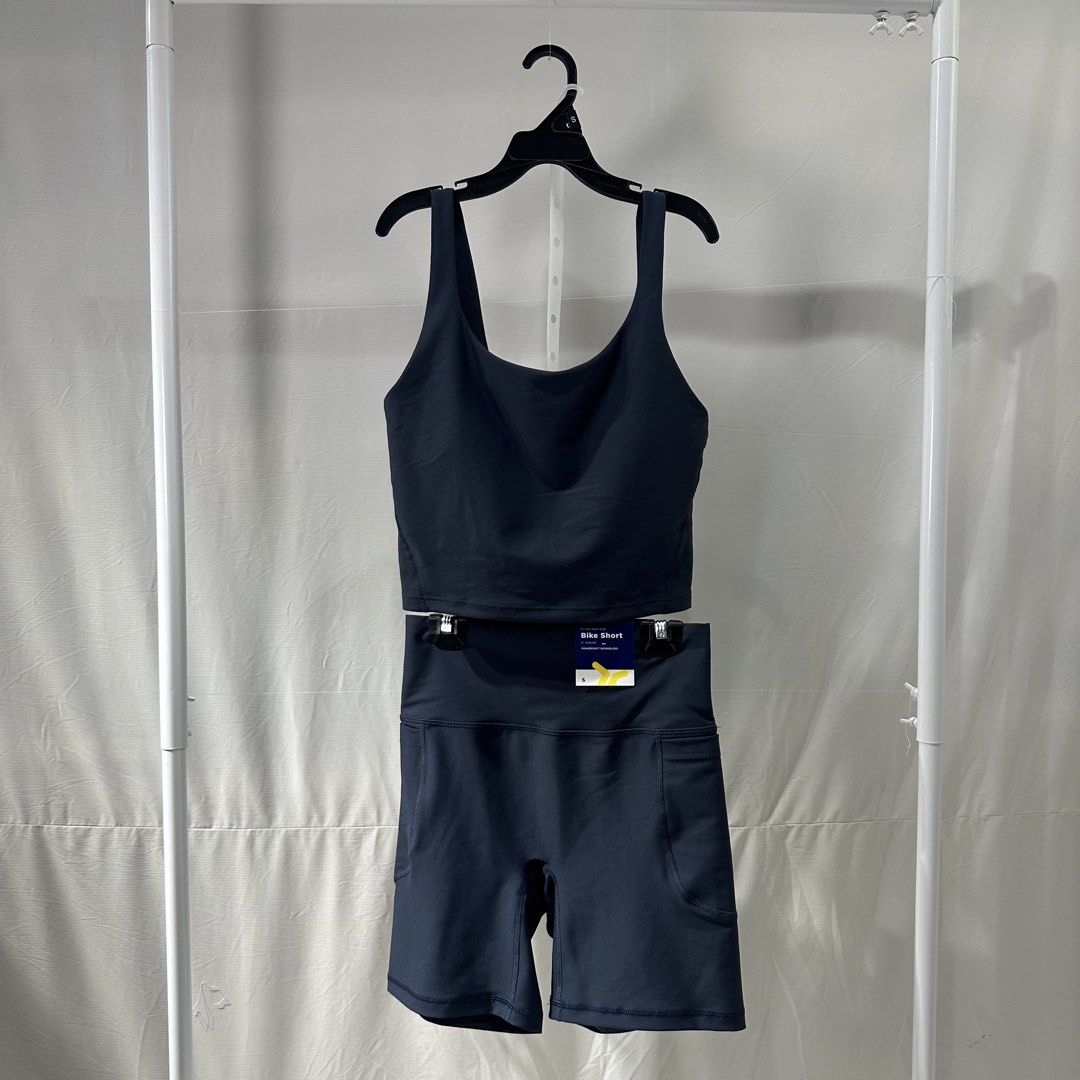 Old Navy Athleisure Wear (Category: Activewear) located in Angeles City. Submitted by decko.finds (Listing ID 1467639996, Image 1). Description: Top: 14’ x 16.5’ (₱1,400) Bottom: 12.5’ x 15’ (₱1,200).