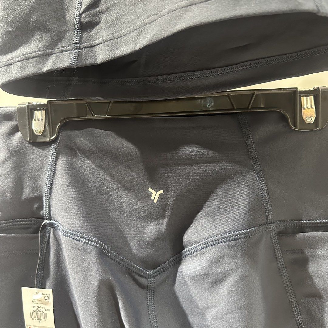 Old Navy Athleisure Wear (Category: Activewear) located in Angeles City. Submitted by decko.finds (Listing ID 1467639996, Image 3). Description: Top: 14’ x 16.5’ (₱1,400) Bottom: 12.5’ x 15’ (₱1,200).