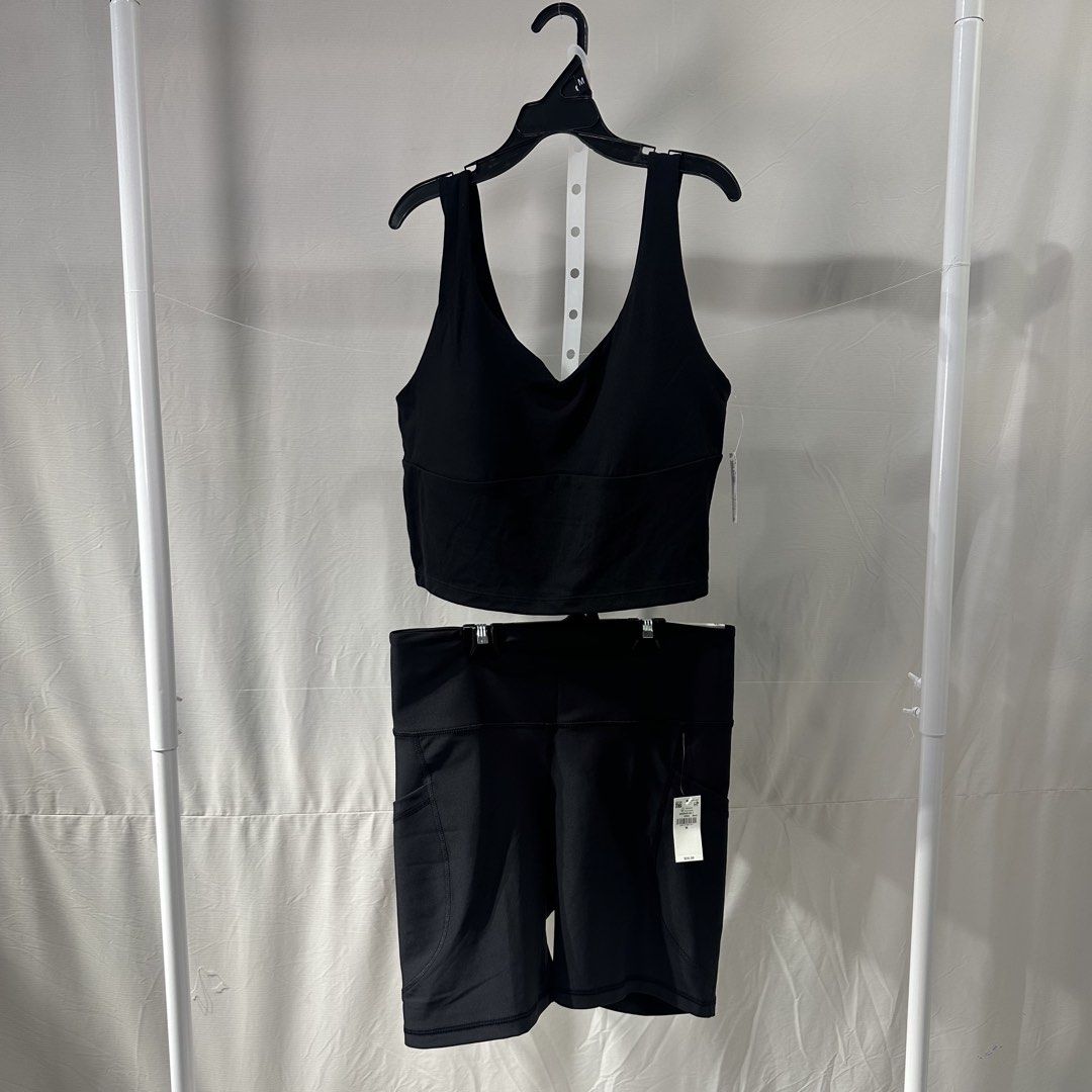 Old Navy Athleisure Wear (Category: Activewear) located in Angeles City. Submitted by decko.finds (Listing ID 1467640731, Image 1). Description: Top: 12.5’ x 15’ (₱1,400) Bottom: 14’ x 16.5’(₱1,200).