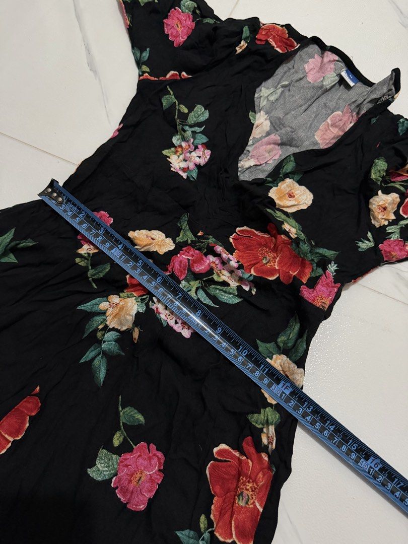 Old Navy Floral Dress (Category: Dresses) located in Las Pinas. Submitted by gmonteros (Listing ID 1467683025, Image 3). Description: .