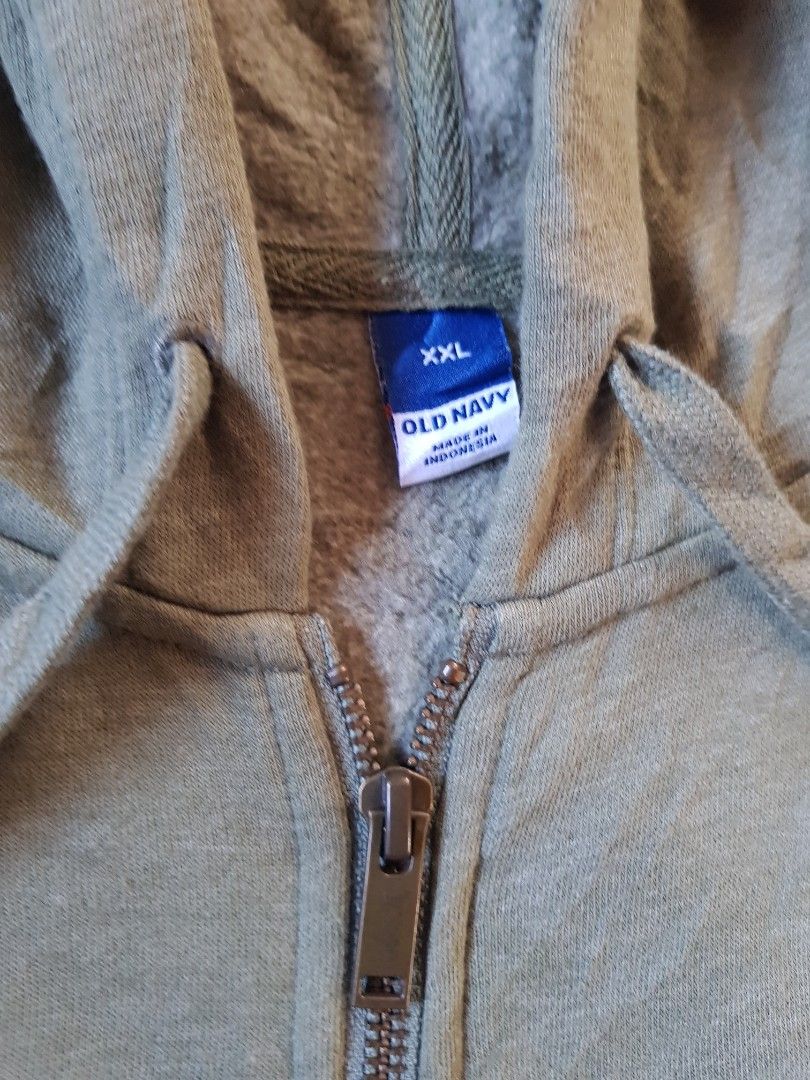 Old Navy Full zip Jacket (Category: Coats, Jackets and Outerwear) located in Santo Domingo. Submitted by jcobedoza213916 (Listing ID 1467666683, Image 2). Description: Old Navy Full Zip Jacket unisex men's & women's width 27 lenght 27 boxy type excellent condition color rate 9.7/10 no issue.