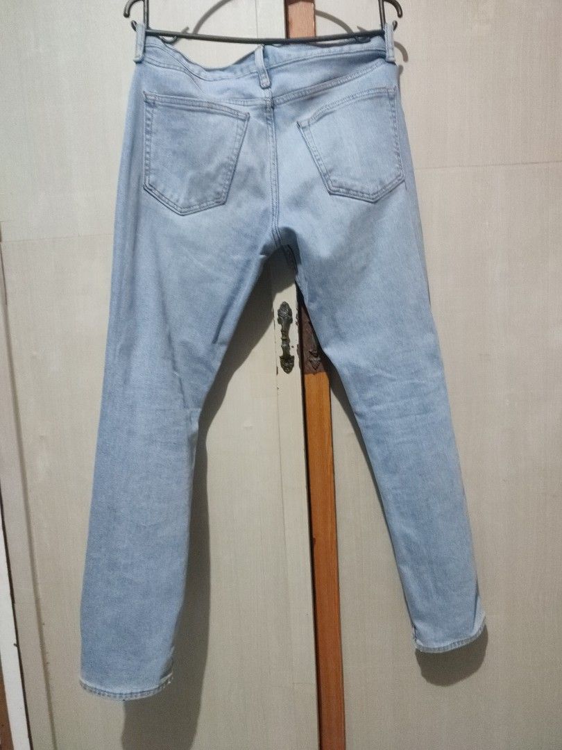 Old Navy Light Wash Denim Jeans (Category: Jeans) located in Manila. Submitted by jakelauren63238 (Listing ID 1467645966, Image 2). Description: - Brand: Old Navy - Style: Slim fit, classic five-pocket design - Color/Wash: Light blue faded finish - Closure: Front button and zipper - Condition: Great for pairing with casual tees or hoodies.