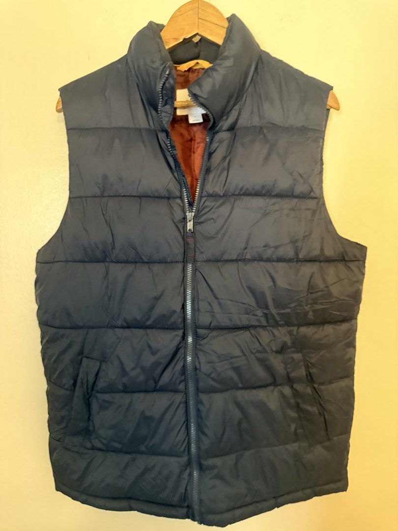 Old Navy Puffer Vest Navy Blue Size M (Category: Vests) located in Manila. Submitted by amdra25 (Listing ID 1467639248, Image 1). Description: - Brand/Model: Old Navy Puffer Vest - Color: Dark navy blue with contrasting rich brown interior lining - Size: Medium (from collar tag) - Design: Quilted construction with full front zipper and stand-up collar - Pockets: Two practical side pockets near the hem - Condition/Usage: Great layering piece for c