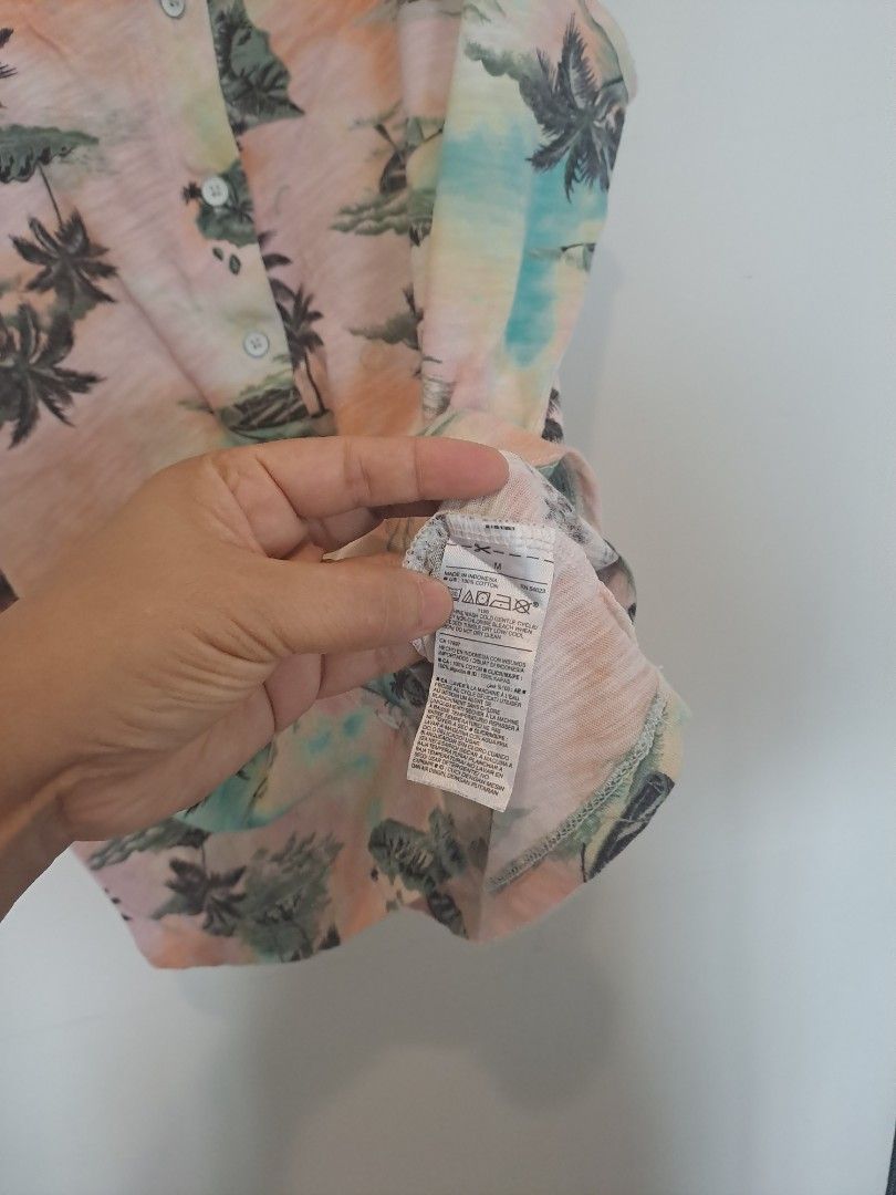 Old navy sleeveless beach top (Category: Sleeveless) located in Manila. Submitted by joanbalde39643 (Listing ID 1467659299, Image 3). Description: This item is an Old Navy Slub-Knit Button-Front Sleeveless Top. It features a tropical watercolor tie-dye pattern adorned with palm tree silhouettes, scoop neck design, and a full button-down front closures..