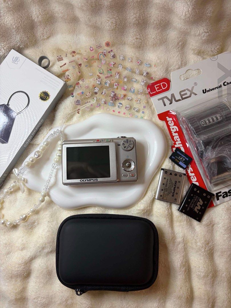 Olympus digital camera bundle with case and accessories (Category: Cameras) located in Caloocan City. Submitted by xandrycapada (Listing ID 1467608845, Image 1). Description: 🎀 𝒐𝒍𝒚𝒎𝒑𝒖𝒔 𝒇𝒆-220 𝒅𝒊𝒈𝒊𝒄𝒂𝒎 ♡ ୨୧ 𝒊𝒏𝒄𝒍𝒖𝒔𝒊𝒐𝒏𝒔 🎀 ౨ৎ 2 batteries ౨ৎ charger ౨ৎ xD card ౨ৎ card reader ౨ৎ pouch ♡ 𝒚𝒐𝒖𝒓 𝒏𝒆𝒙𝒕 𝒇𝒂𝒗 𝒅𝒊𝒈𝒊𝒄𝒂𝒎 𝒇𝒐𝒓 𝒄𝒖𝒕𝒆 𝒍𝒊𝒕𝒕𝒍𝒆 𝒎𝒆𝒎𝒐𝒓𝒊𝒆𝒔! 🎀📸.