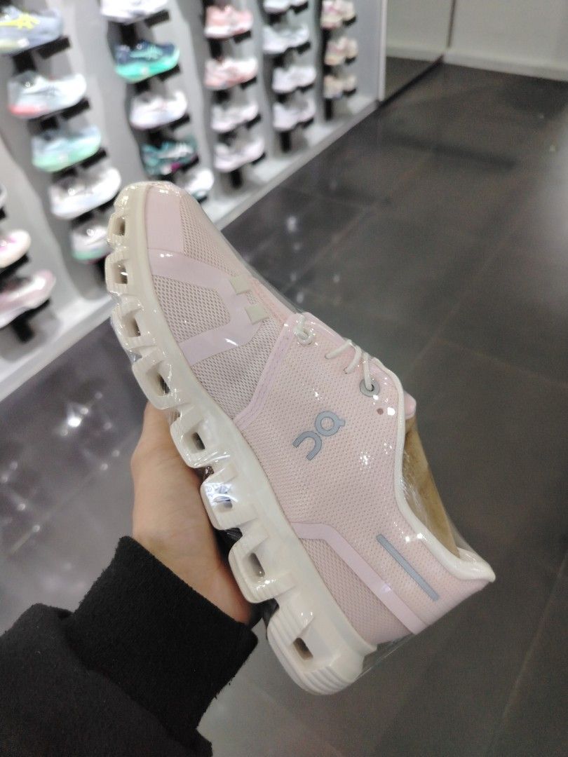 On cloud 6 (Category: Sneakers) located in Quezon City. Submitted by rvnnnnnn (Listing ID 1467683210, Image 3). Description: .
