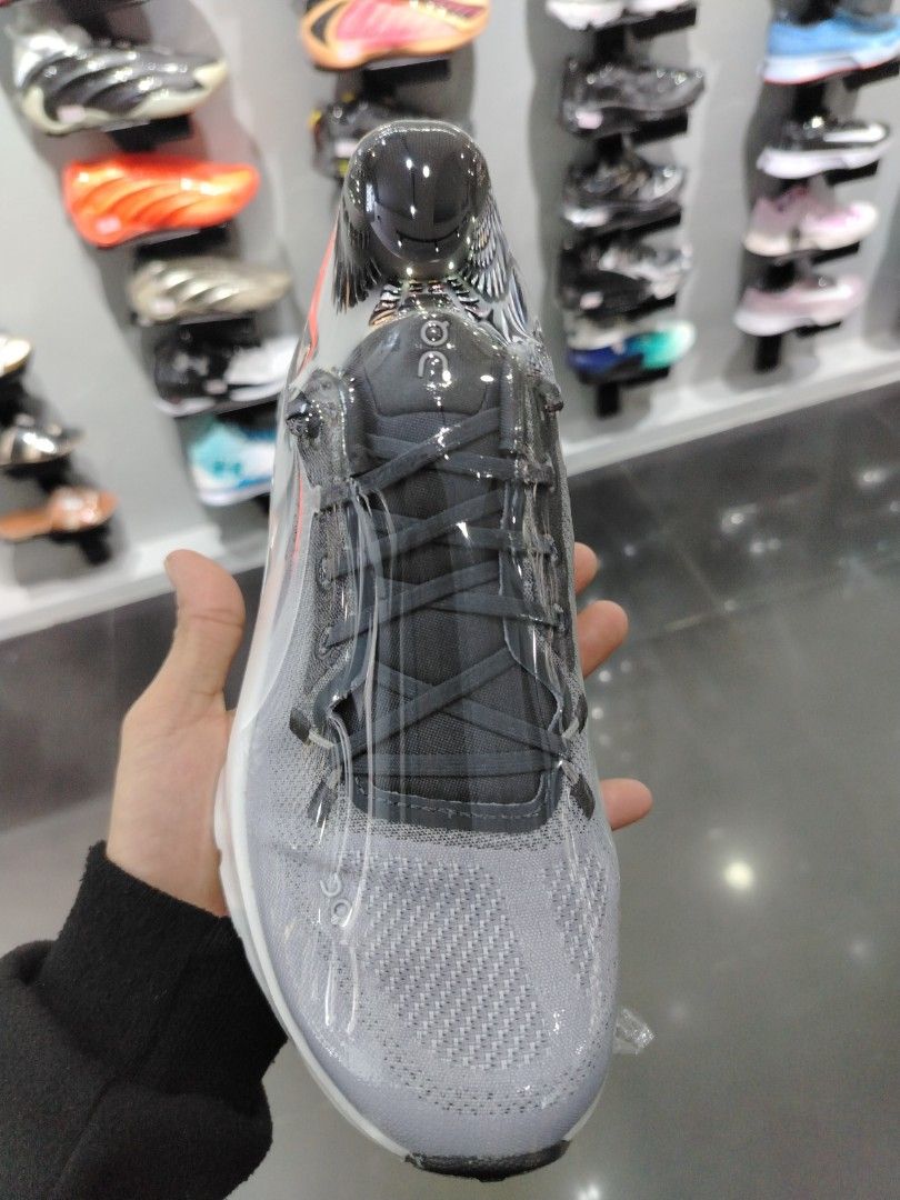 On CloudTilt (Category: Sneakers) located in Quezon City. Submitted by rvnnnnnn (Listing ID 1467683883, Image 2). Description: .