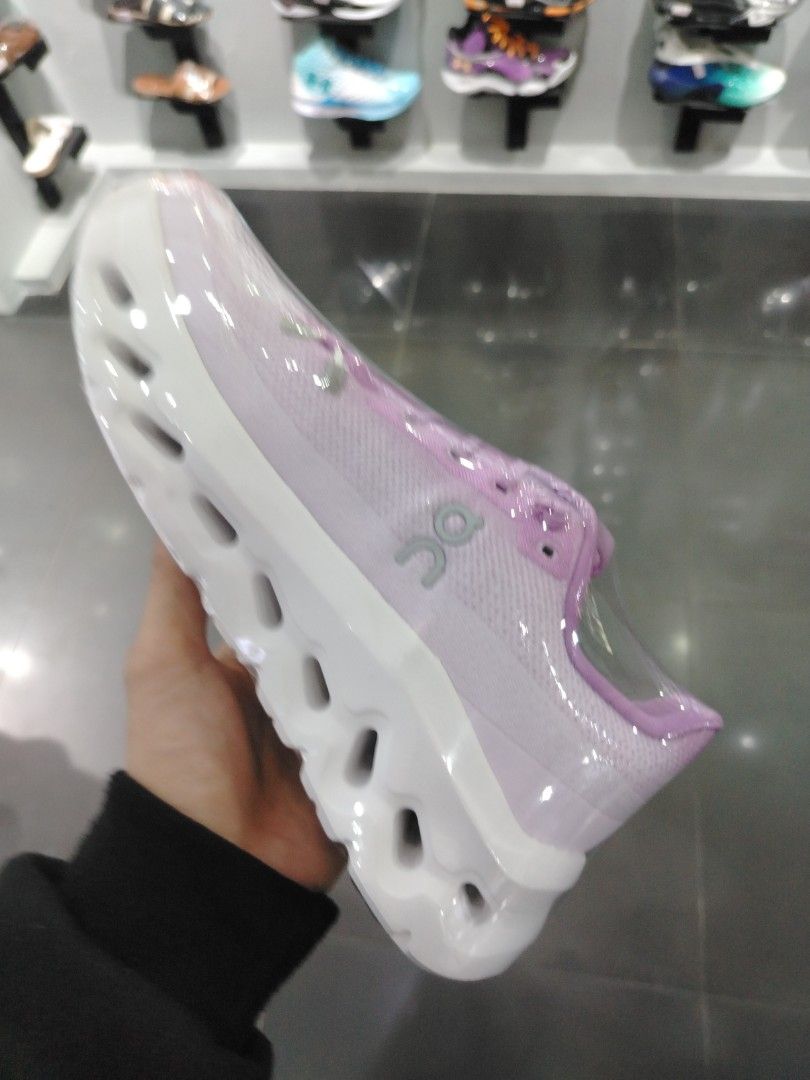 On cloudtilt (Category: Sneakers) located in Quezon City. Submitted by rvnnnnnn (Listing ID 1467684197, Image 3). Description: .