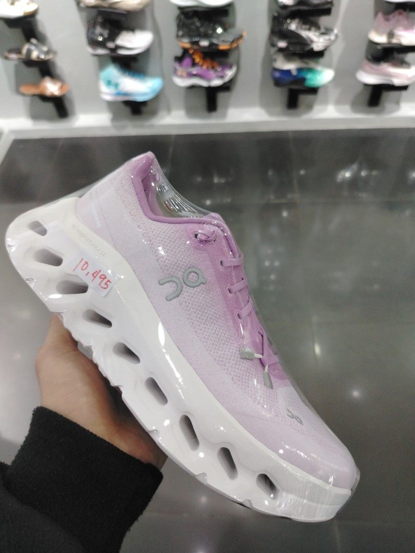 On cloudtilt (Category: Sneakers) located in Quezon City. Submitted by rvnnnnnn (Listing ID 1467684197, Image 1). Description: .