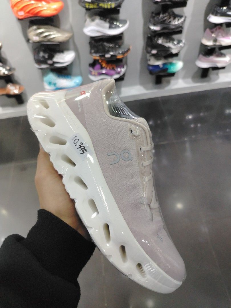 On cloudtilt (Category: Sneakers) located in Quezon City. Submitted by rvnnnnnn (Listing ID 1467684549, Image 1). Description: .