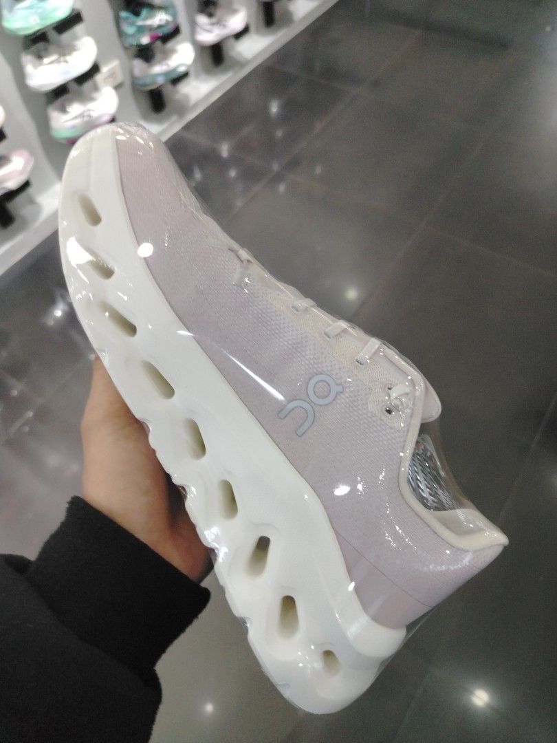 On cloudtilt (Category: Sneakers) located in Quezon City. Submitted by rvnnnnnn (Listing ID 1467684549, Image 3). Description: .