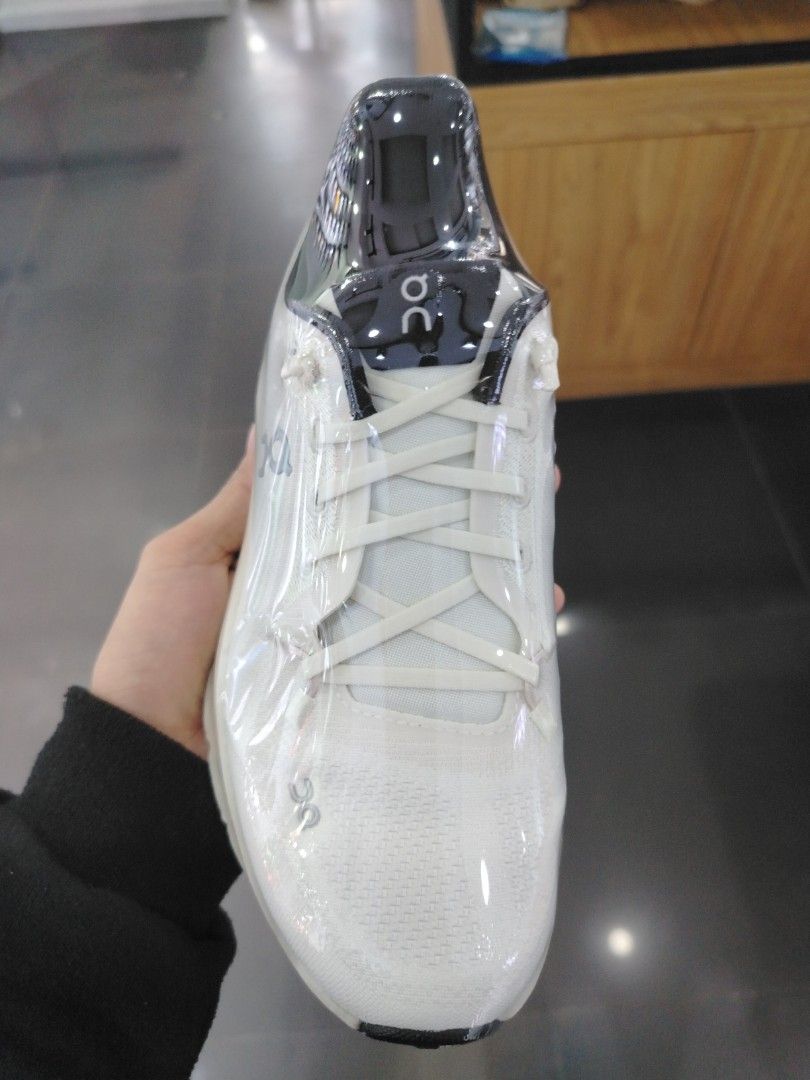 On CloudTilt (Category: Sneakers) located in Quezon City. Submitted by rvnnnnnn (Listing ID 1467684834, Image 2). Description: .