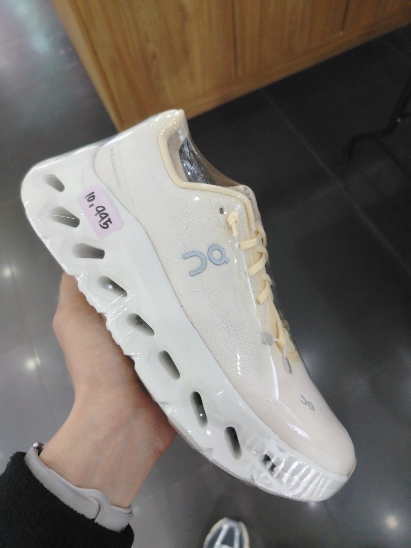 On cloudtilt (Category: Sneakers) located in Quezon City. Submitted by rvnnnnnn (Listing ID 1467685155, Image 1). Description: .