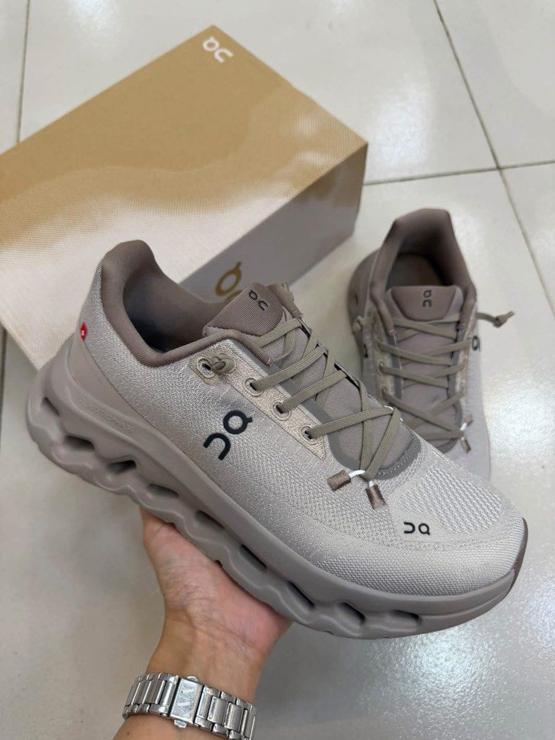 On Cloudtilt (Category: Sneakers) located in Manila. Submitted by aiman_sole5 (Listing ID 1467730973, Image 1). Description: 1️⃣8️⃣0️⃣0️⃣ - with box included Available size: 36. 37. 38. 39. 40 41. 42. 43. 44. 45 📍Binondo, Manila - Lalamove available (same day delivery) - JNT shipping available.