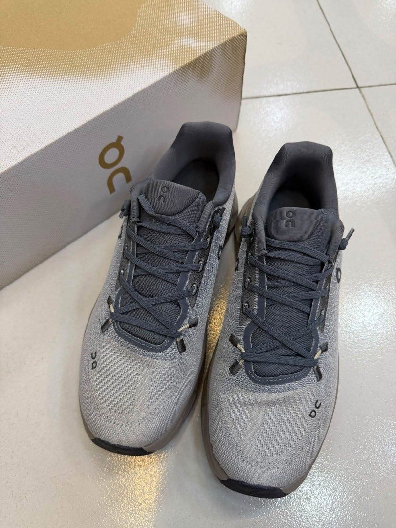 On Cloudtilt (Category: Sneakers) located in Manila. Submitted by aiman_sole5 (Listing ID 1467731107, Image 2). Description: 1️⃣8️⃣0️⃣0️⃣ - with box included Available size: 36. 37. 38. 39. 40 41. 42. 43. 44. 45 📍Binondo, Manila - Lalamove available (same day delivery) - JNT shipping available.