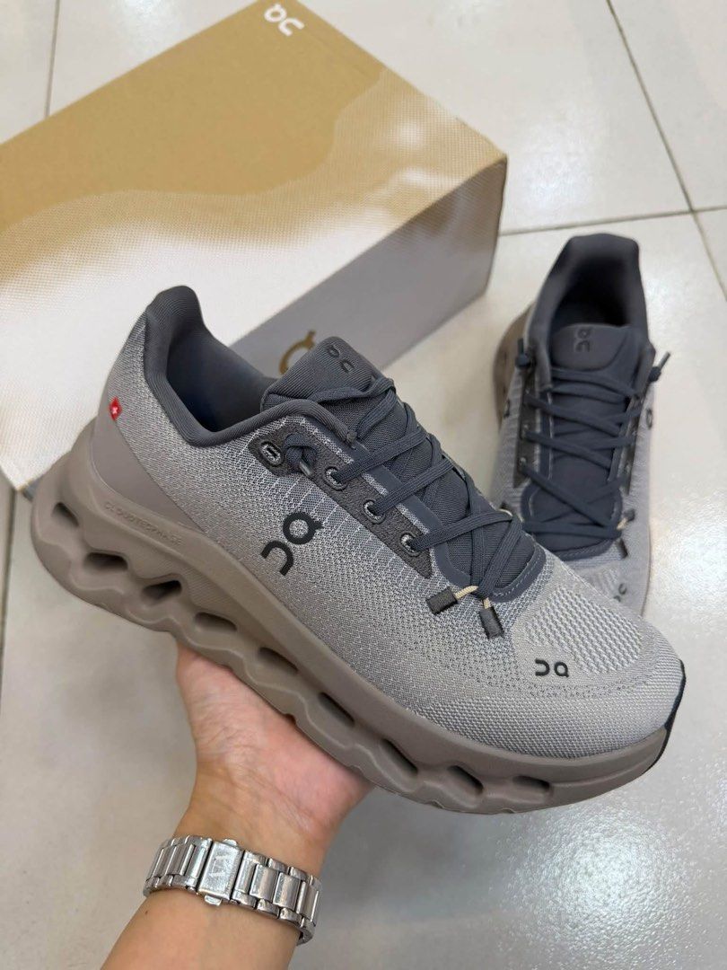 On Cloudtilt (Category: Sneakers) located in Manila. Submitted by aiman_sole5 (Listing ID 1467731107, Image 1). Description: 1️⃣8️⃣0️⃣0️⃣ - with box included Available size: 36. 37. 38. 39. 40 41. 42. 43. 44. 45 📍Binondo, Manila - Lalamove available (same day delivery) - JNT shipping available.