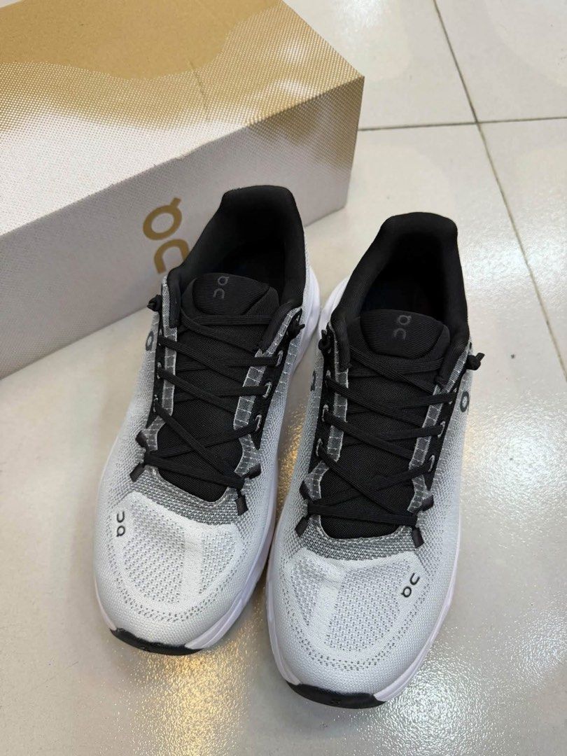 On Cloudtilt (Category: Sneakers) located in Manila. Submitted by aiman_sole5 (Listing ID 1467731201, Image 2). Description: 1️⃣8️⃣0️⃣0️⃣ - with box included Available size: 36. 37. 38. 39. 40 41. 42. 43. 44. 45 📍Binondo, Manila - Lalamove available (same day delivery) - JNT shipping available.