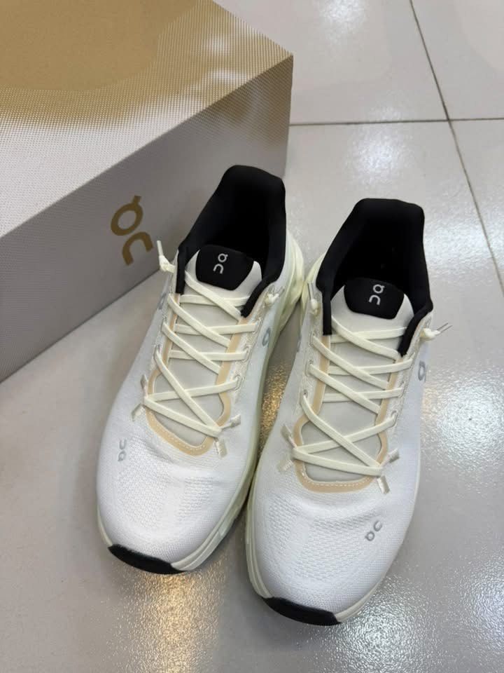 On Cloudtilt (Category: Sneakers) located in Manila. Submitted by aiman_sole5 (Listing ID 1467731420, Image 2). Description: 1️⃣8️⃣0️⃣0️⃣ - with box included Available size: 36. 37. 38. 39. 40 41. 42. 43. 44. 45 📍Binondo, Manila - Lalamove available (same day delivery) - JNT shipping available.