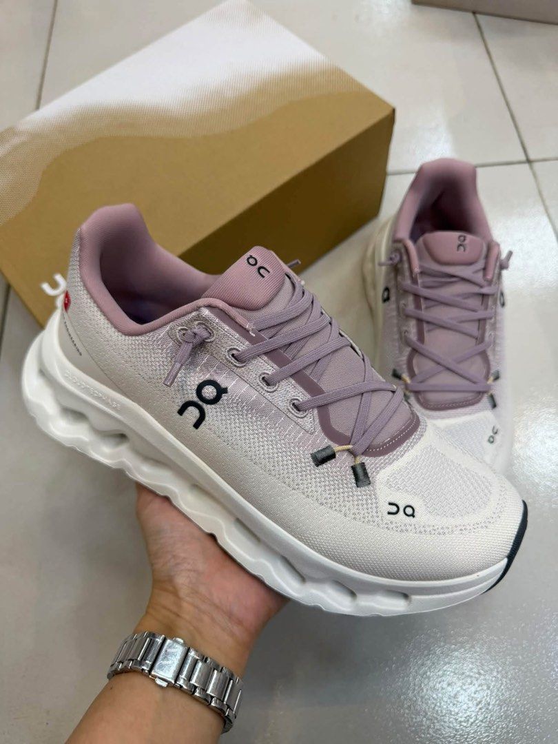 On Cloudtilt (Category: Sneakers) located in Manila. Submitted by aiman_sole5 (Listing ID 1467731542, Image 1). Description: 1️⃣8️⃣0️⃣0️⃣ - with box included Available size: 36. 37. 38. 39. 40 📍Binondo, Manila - Lalamove available (same day delivery) - JNT shipping available.