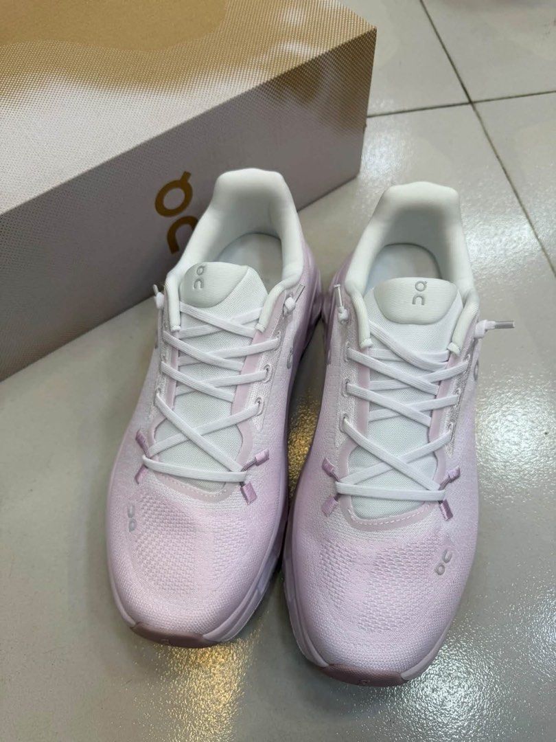 On Cloudtilt (Category: Sneakers) located in Manila. Submitted by aiman_sole5 (Listing ID 1467731653, Image 2). Description: 1️⃣8️⃣0️⃣0️⃣ - with box included Available size: 36. 37. 38. 39. 40 📍Binondo, Manila - Lalamove available (same day delivery) - JNT shipping available.
