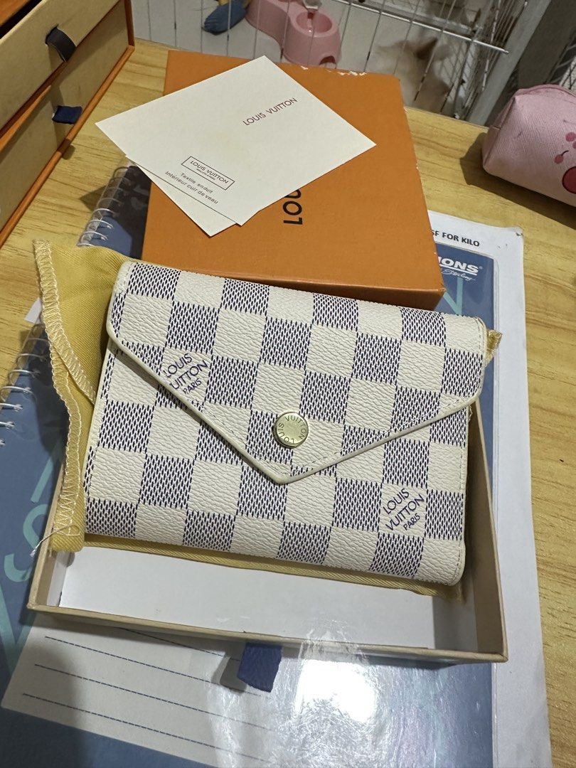 On sale Coded Azur 3Lvi Short Compact Wallet (Category: Wallets & Card holders) located in Binmaley. Submitted by amayscollections (Listing ID 1467615808, Image 1). Description: On sale Coded Azur 3Lvi Short Compact Wallet vietnam made super compact and ganda nyan ses in person promise with box and dustbag na din for only: ₱480+sf payment first ₱550+sf cash on delivery.
