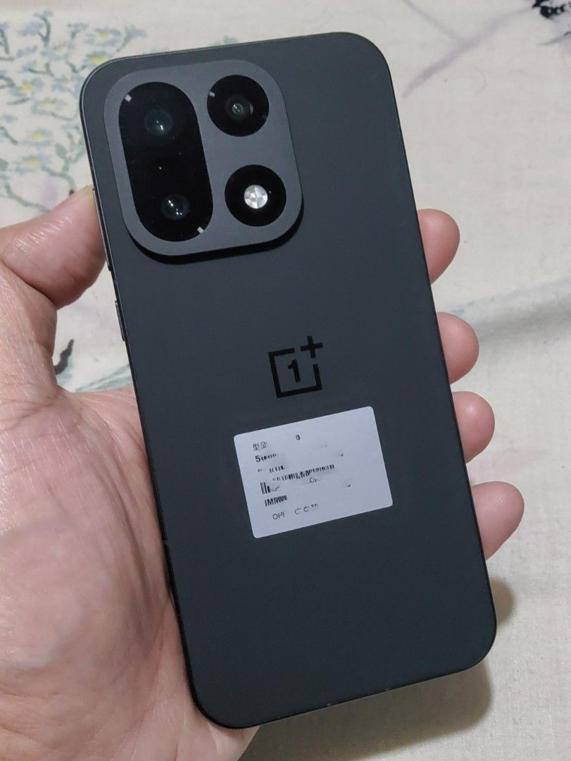 OnePlus 15 16gb + 1tb GLOBAL ROM Flashed 5-days old (Category: OnePlus) located in Marikina City. Submitted by rapisidro (Listing ID 1467706434, Image 3). Description: FOR SALE: Oneplus 15 1tb Global ROM ₱60,000 FIXED PRICE NA ₱63,000 orig price. Kita sa resibo pati date DoP: Oct 9, 2026 5 days old lang sya. Bagong-bago pa. Oneplus 15 16gb+1tb Global ROM flashed CN Version Phone Only difference from Global version is no Esim Gamit ko Smart Multi-
