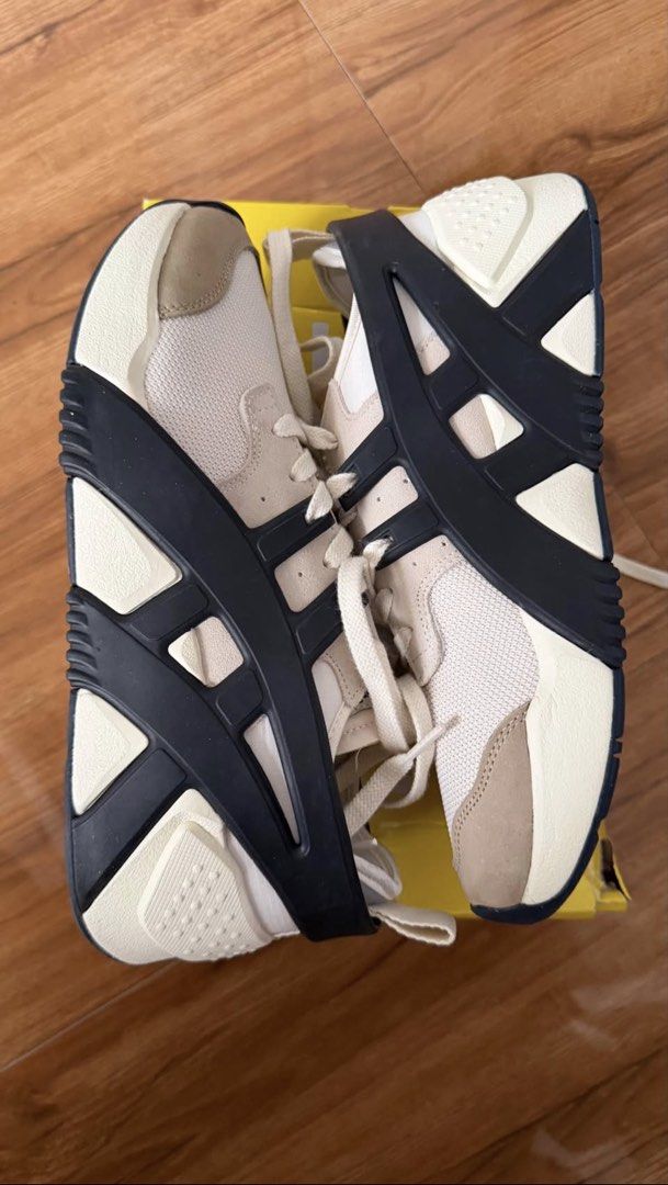 Onitsuka Tiger Big Logo Trainer 2.0 Birch Black (Category: Sneakers) located in Manila. Submitted by 2ndstr8 (Listing ID 1467715428, Image 1). Description: - Brand: Onitsuka Tiger - Model: Big Logo Trainer 2.0 - Colorway: Birch / Black - Size: Unisex US 9 / US Women's 10.5 / EUR 42.5 / UK 8 / CM 27.0 - Condition: Brand new in original box. Fitted only Rfs: Wrong Size .