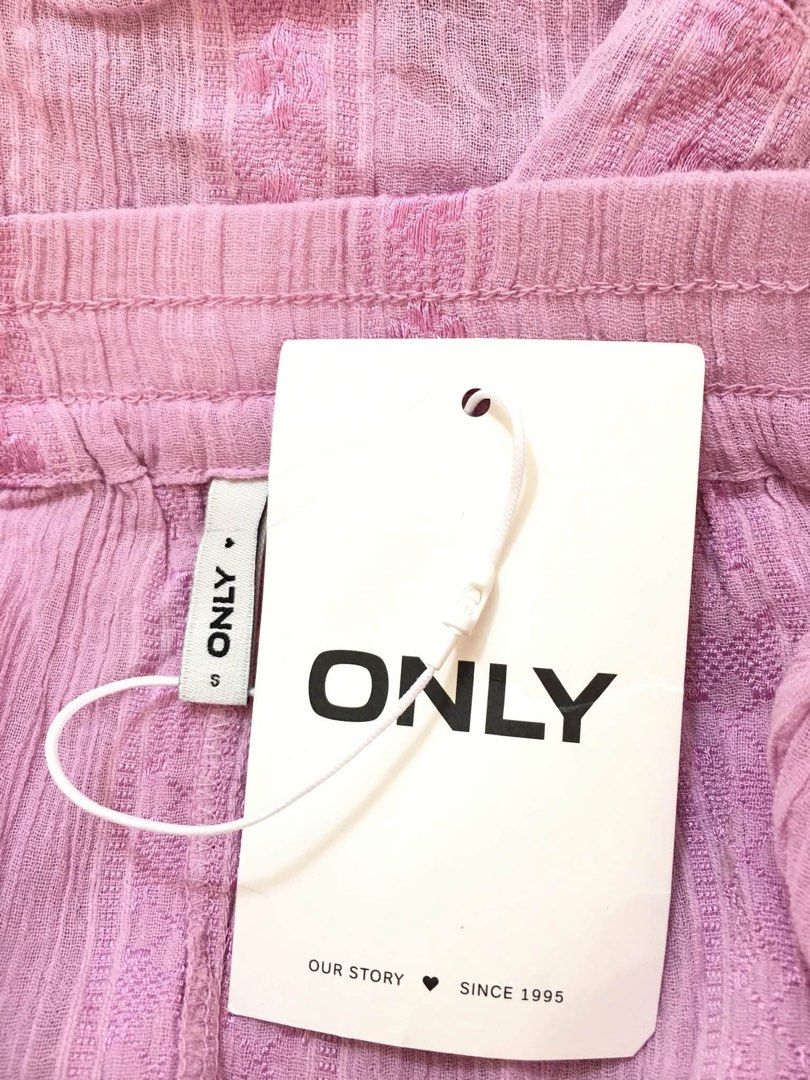 Only mini skirt with short (Category: Shorts) located in Subic. Submitted by Rodsbestbuys (Listing ID 1467650006, Image 3). Description: Only Mini skirt with short Small on tag Can fit small to medium garter waist Stretch .