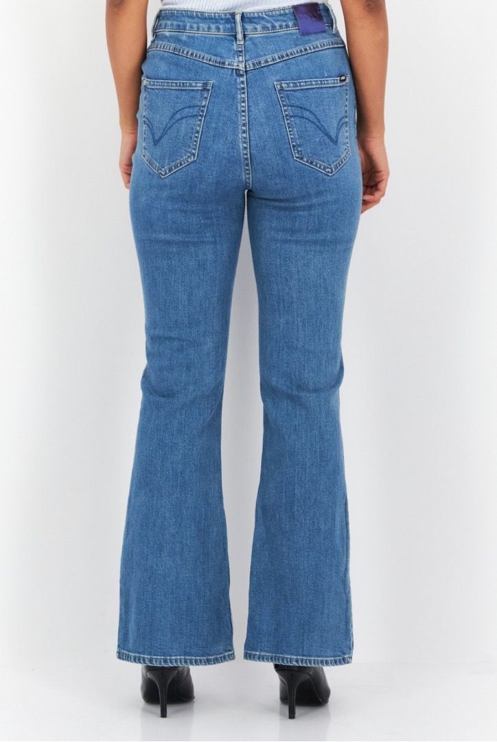 Only Stretchable High-Waist Jeans with Front Slit Large (Category: Jeans) located in Caloocan City. Submitted by crateandbarrel (Listing ID 1467796952, Image 2). Description: - Brand: Only - Size: Large (L) - Color: Classic Blue - Fit: High-waist, super comfortable with stretchy fabric - Design: Front seam detail with trendy ankle slit - Pockets: Two functional back pockets - Condition: Great everyday denim piece Brand new with tag Guaranteed Aut