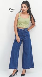 (Category: ) located in . Submitted by crateandbarrel (Listing ID 1467797398, Image 1). Description: .